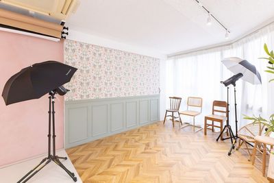 床は、白と木目の２種✨ - milk studio 飯田橋店 milk studio 飯田橋店（11名様〜）の室内の写真