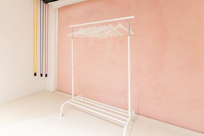 ハンガーラックはこちら🌼 - milk studio 飯田橋店 milk studio 飯田橋店（11名様〜）の設備の写真