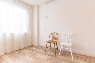 椅子は複数種類ご用意しています🌸
ハンガーラックもございますので、アパレル撮影にも適しています！ - BUNNY PARTY🐰(バニーパーティー) milk party 馬喰町店【11名様以上向け】の室内の写真