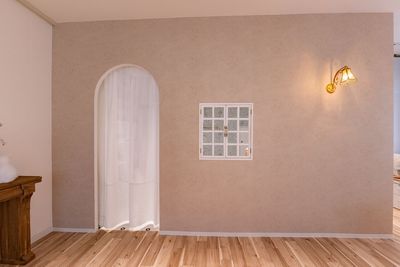 窓は職人さんに依頼して特注で作成していただいたものです✨
お子様用の踏み台をご用意しておりますので、窓から顔を覗かせた撮影などもおすすめです📸 - BUNNY PARTY🐰(バニーパーティー) milk party 馬喰町店【11名様以上向け】の室内の写真