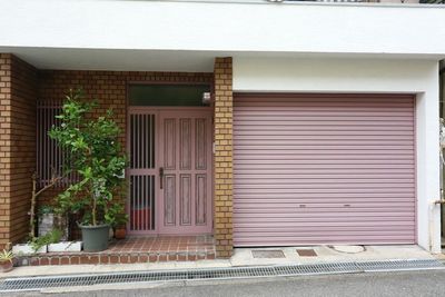玄関です。 - みるくる 閑静な住宅街の戸建て一室・多目的スペース【Room Pink】の入口の写真