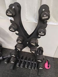 1～10kgのダンベル＋ケトルベル
女性にも安心してご利用いただけます - イーリバイブ新宿東口店 E-Revive新宿東口店【レンタルジム】の室内の写真