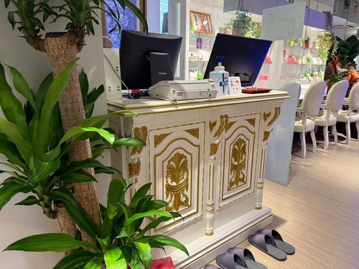 フロント
こちらにお声がけください - イーリバイブ新宿東口店 E-Revive新宿東口店【レンタルエステ】の室内の写真