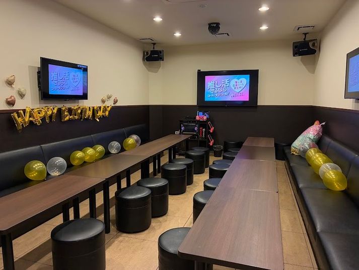 カラオケ コート・ダジュール海老名店 カラオケ　パーティールームの室内の写真