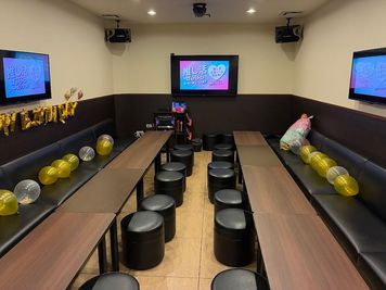 カラオケ コート・ダジュール海老名店 カラオケ　パーティールームの室内の写真