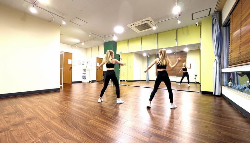 迫力の6.3メートル8連ミラー - レンタルスタジオクラッセ国分寺 国分寺駅前 ダンスができるレンタルスタジオ クラッセの室内の写真
