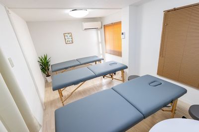 最大でベッド３台まであります😄 - サロンコーエイ　レンタルスペース （天満駅徒歩２分）サロンコーエイ 天満　完全貸切レンタルサロンの室内の写真