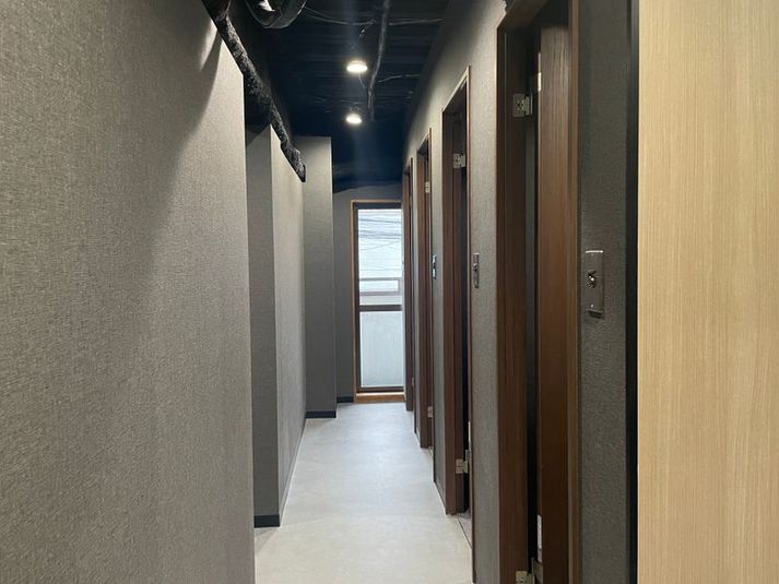 【日吉by コワーキング】モニター付き完全個室① - いいオフィス日吉 by コワーキング