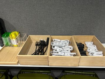 いいオフィス日吉 by コワーキング 【日吉by コワーキング】6名用会議室の設備の写真