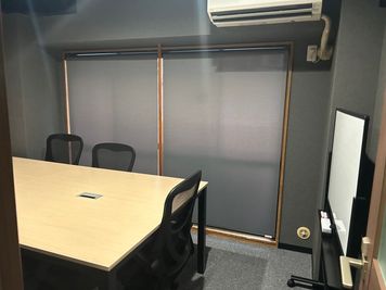 いいオフィス日吉 by コワーキング 【日吉by コワーキング】6名用会議室の室内の写真