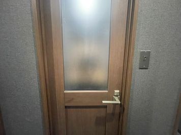いいオフィス日吉 by コワーキング 【日吉by コワーキング】モニター付き完全個室④の室内の写真
