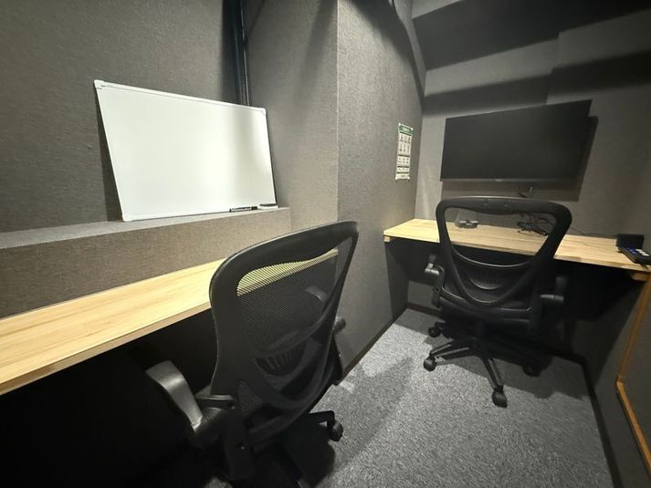 【日吉by コワーキング】モニター付きの2名用完全個室 - いいオフィス日吉 by コワーキング