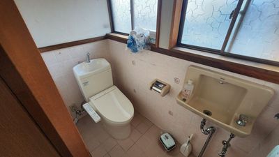 お手洗い - KITAKYUBASE レンタルスペース 45平米の広々和室の古民家 レンタルスペースの設備の写真