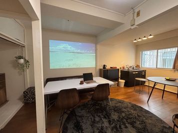 コワーキングとしてもご利用いただけます！
 - 【東門街】ワールドワイド神戸 ワールドワイド神戸【東門街】∼Worldwide KOBE の室内の写真