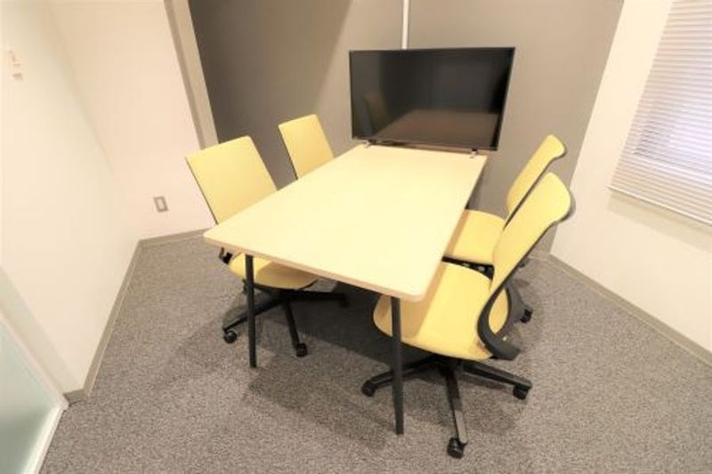 comolu 東京日本橋 comolu東京日本橋　個室MeetingRoom４名用の室内の写真