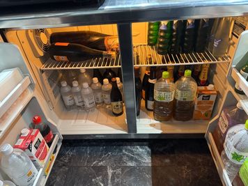 冷蔵庫も空いているスペースはご自由にお使いください。 - Ｂａｒ凸〇の設備の写真