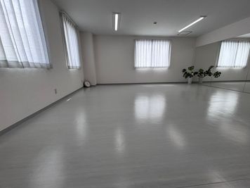 ⭐️NEWオープンキャンペーン⭐️今だけご利用料半額‼️仲町台駅徒歩1分❗️広さ40㎡、幅4m高さ190cmの大型鏡 - レンタルスタジオJunoジュノー