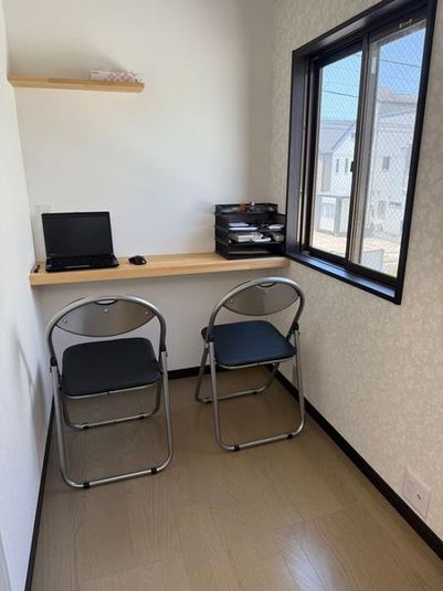 足立ZKYビル 地域NO.１最安値！レンタルオフィスM号室、一日利用も可能の室内の写真