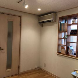 入口＆本棚 - Inspire Space 広尾 2階 落ち着くリビング H2Lの入口の写真