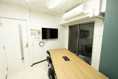 【三ノ宮駅前】モニター、ホワイトボード付き!6名用会議室【山】 - いいオフィス三ノ宮駅前 by Yokoyama