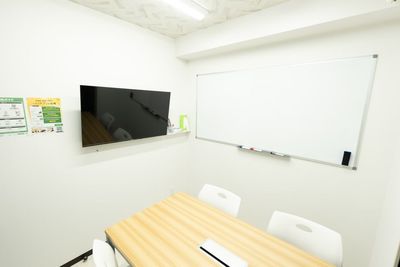 【三ノ宮駅前】モニター、ホワイトボード付き!4名用会議室【海】 - いいオフィス三ノ宮駅前 by Yokoyama