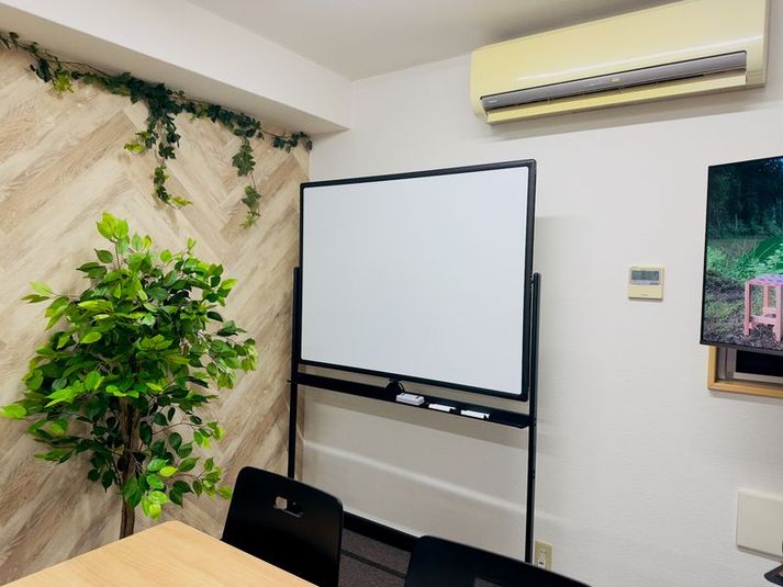 多目的スペース｜会議｜懇親会｜お着替え｜ライブの荷物置き｜推し活 - レンタルスペースLimone(リモーネ）新横浜