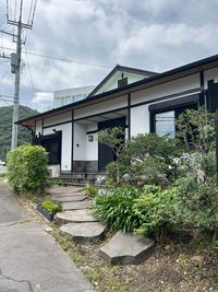 平屋の和風の一軒家です - プレイハウスインハヤマ英語教室内ファンルーム キッズスペース併設の平屋レンタルスペース（葉山）の外観の写真
