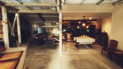 全体空間。開放感あふれる広々スペースで、パーティーやイベント、撮影など多用途に利用可能 - カソウ空間 【彦根・多賀】古民家一棟丸ごと貸切！会議・撮影・教室拠点・推し活の室内の写真