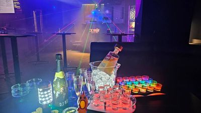 バーエルフ金沢 音響、照明、モニター、カラオケ等充実したイベントレンタルスペースの室内の写真