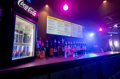 バーエルフ金沢 音響、照明、モニター、カラオケ等充実したイベントレンタルスペースの室内の写真