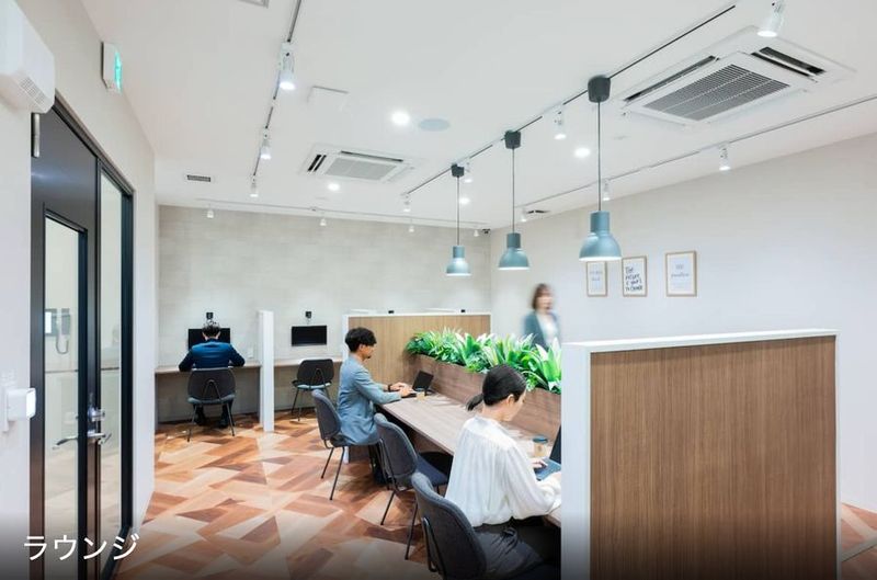 THE HUB 横浜元町 コワーキングスペース【会話可能エリア】の室内の写真