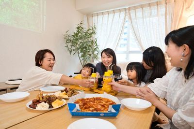 周りを気にせずパーティ🎉 - Moff room《名古屋店》 ＼NEW OPEN🎊／1〜18名様用ママ会向けスペース🧸の室内の写真