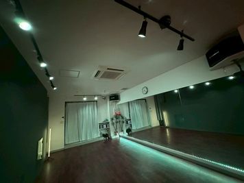 GALAXYダンススタジオ イベントスペースの室内の写真