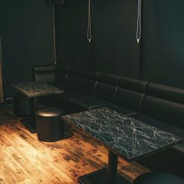 1Carat 新築ビルのBarで貸し切り◎カラオケ完備のパーティースペース✨の室内の写真