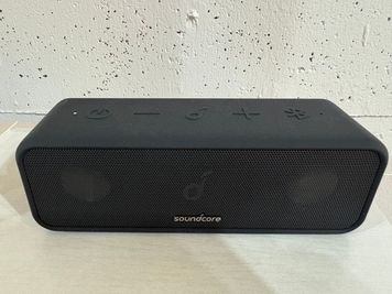 アンカーのBluetoothスピーカーです♪
自宅でテレビを楽しむ程度の適度な音量でおかけください♬ - ハルのお気軽ちょい練スタジオ　お気軽スペースHARU ハルのお気軽ちょい練スタジオ　天文館樋之口町　お気軽スペースハルの設備の写真