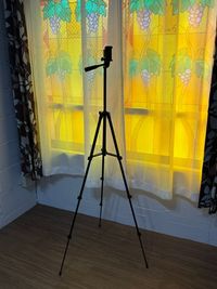 撮影用の三脚も準備しました♪
足先はメッチャ細いです！ - ハルのお気軽ちょい練スタジオ　お気軽スペースHARU ハルのお気軽ちょい練スタジオ　天文館樋之口町　お気軽スペースハルの設備の写真