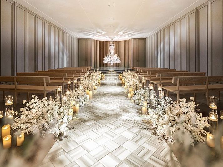 【式典イベントに／60名着席】バカラ社製シャンデリア輝くチャペル - 結婚式場 チャペル・ド・コフレ