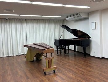 音楽スタジオ Keys&Reeds  地下1階30畳♪ [プチ・サロン] 中野区新井薬師前駅徒歩8分！の室内の写真