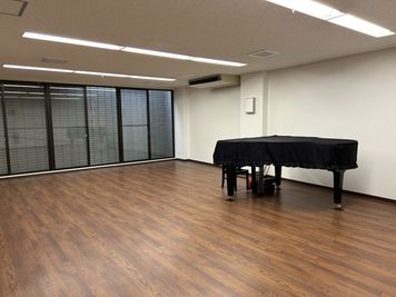 音楽スタジオ Keys&Reeds  地下1階30畳♪ [プチ・サロン] 中野区新井薬師前駅徒歩8分！の室内の写真