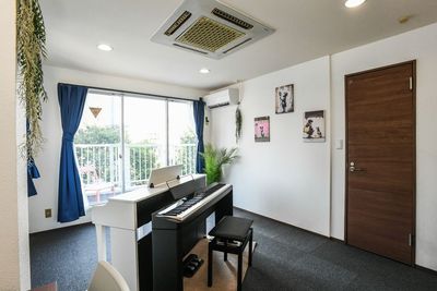 Studio LOKU PIANOROOM STUDIOLOKU SKYの室内の写真