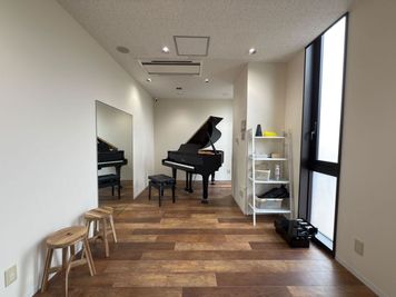 青葉台駅徒歩3分！ 16.40㎡/グランドピアノ備え付きの音楽スタジオ　楽器や歌の練習・レッスン・配信にご使用いただけます。 - ルービー青葉台
