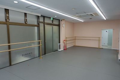 シェリバレエスクール奈良学園前スタジオの室内の写真