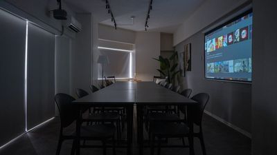 お昼でも、ばっちりプロジェクターが使えます！ - アジュール新大阪 【貸会議室】アジュール新大阪の室内の写真