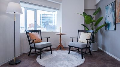 自然光がたっぷり入るので、取材や撮影に最適！ - アジュール新大阪 【貸会議室】アジュール新大阪の室内の写真