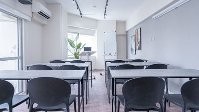 スクール形式 - アジュール新大阪 【貸会議室】アジュール新大阪の室内の写真
