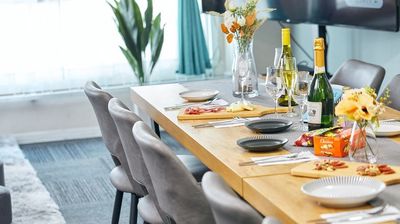 食器やカトラリーも充実！ - Sunriseチサンビル名駅前店 【平日限定プラン】_Sunriseチサンビル名駅前店の室内の写真