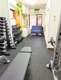 オールラバーフロア - レンタルジムAll day gym世田谷 千歳烏山店 All Day Gym世田谷 千歳烏山店の室内の写真