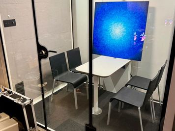 四谷三丁目「Mo4ca(モシカ）」 四谷三丁目「Mo4ca(モシカ）」防音室最大4名までの室内の写真