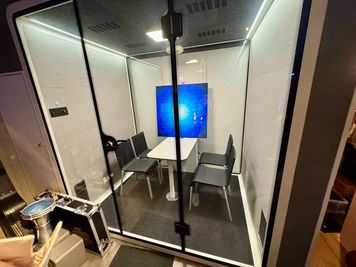四谷三丁目「Mo4ca(モシカ）」 四谷三丁目「Mo4ca(モシカ）」防音室最大4名までの室内の写真