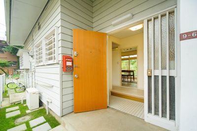 玄関でも撮影できます - 杉並ハウススタジオ 白い小さな一軒家ハウススタジオ　杉並区　本物のこだわり建築の入口の写真